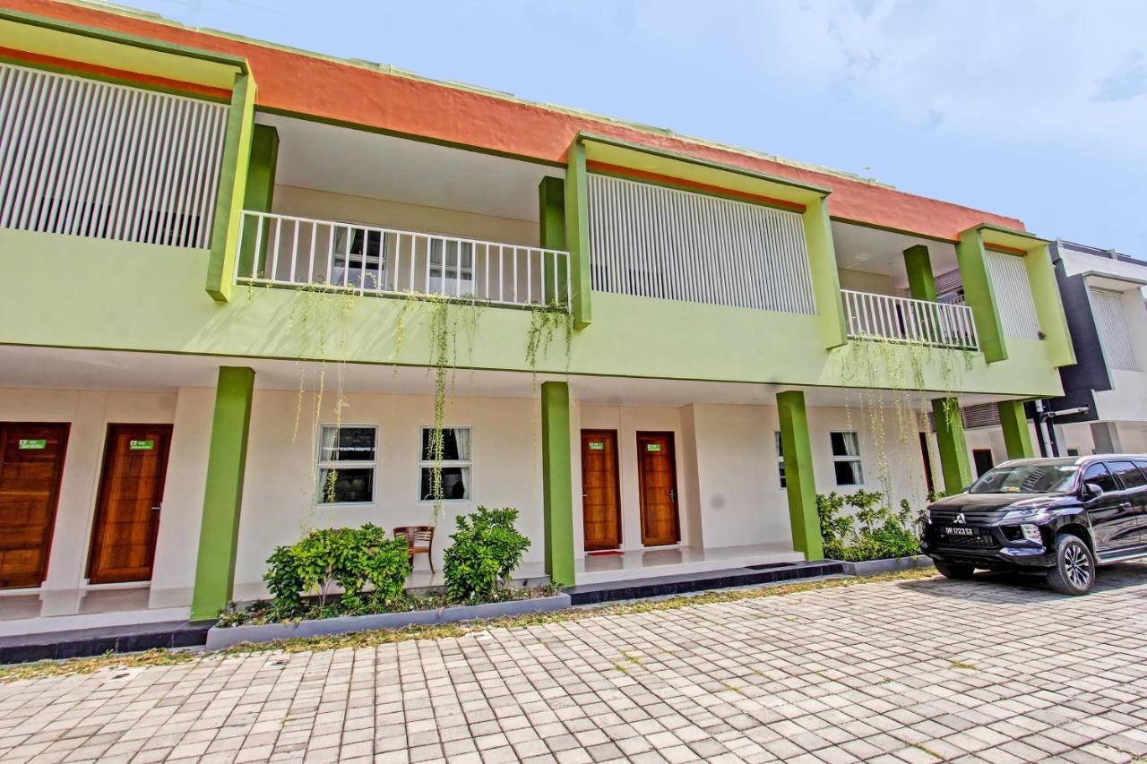 Capital O 91384 Rintaka Residence Senggigi Exterior photo
