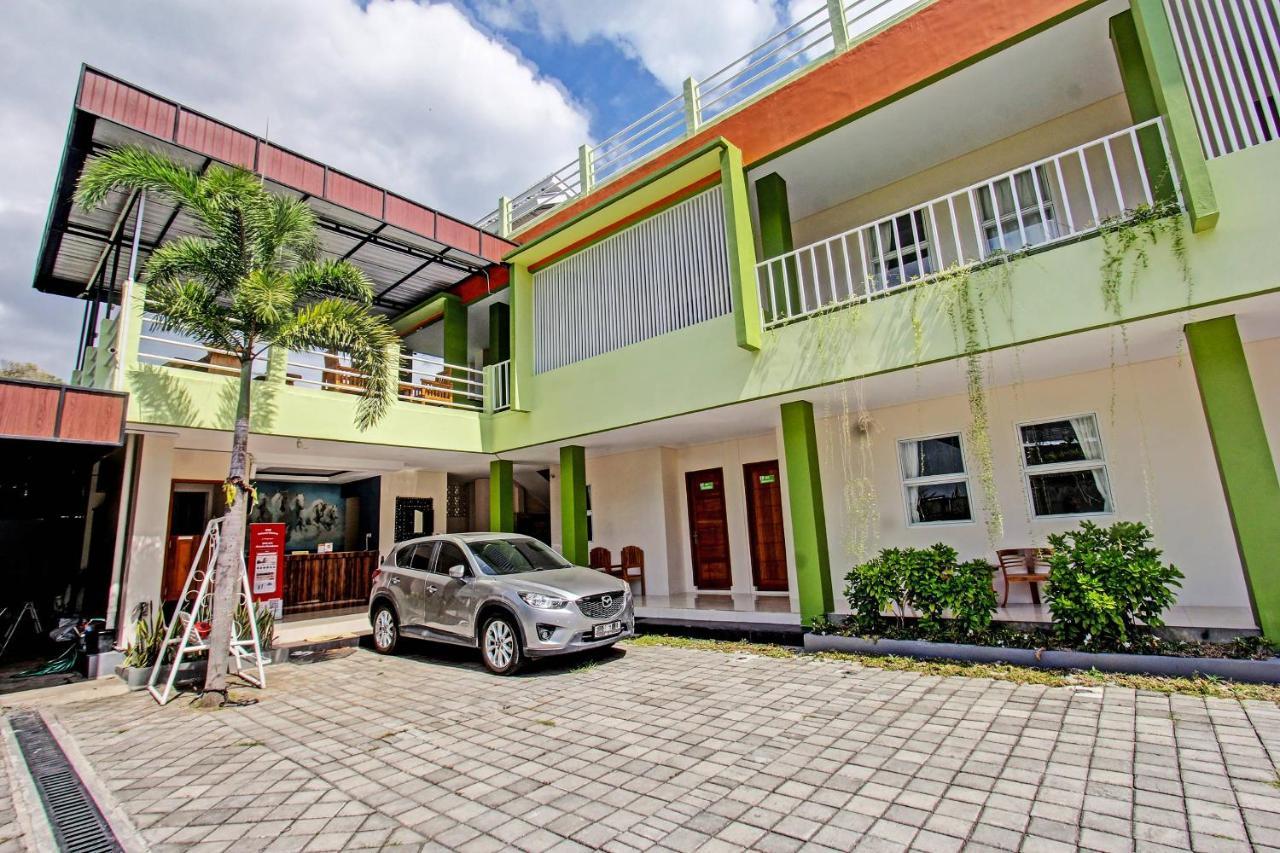 Capital O 91384 Rintaka Residence Senggigi Exterior photo